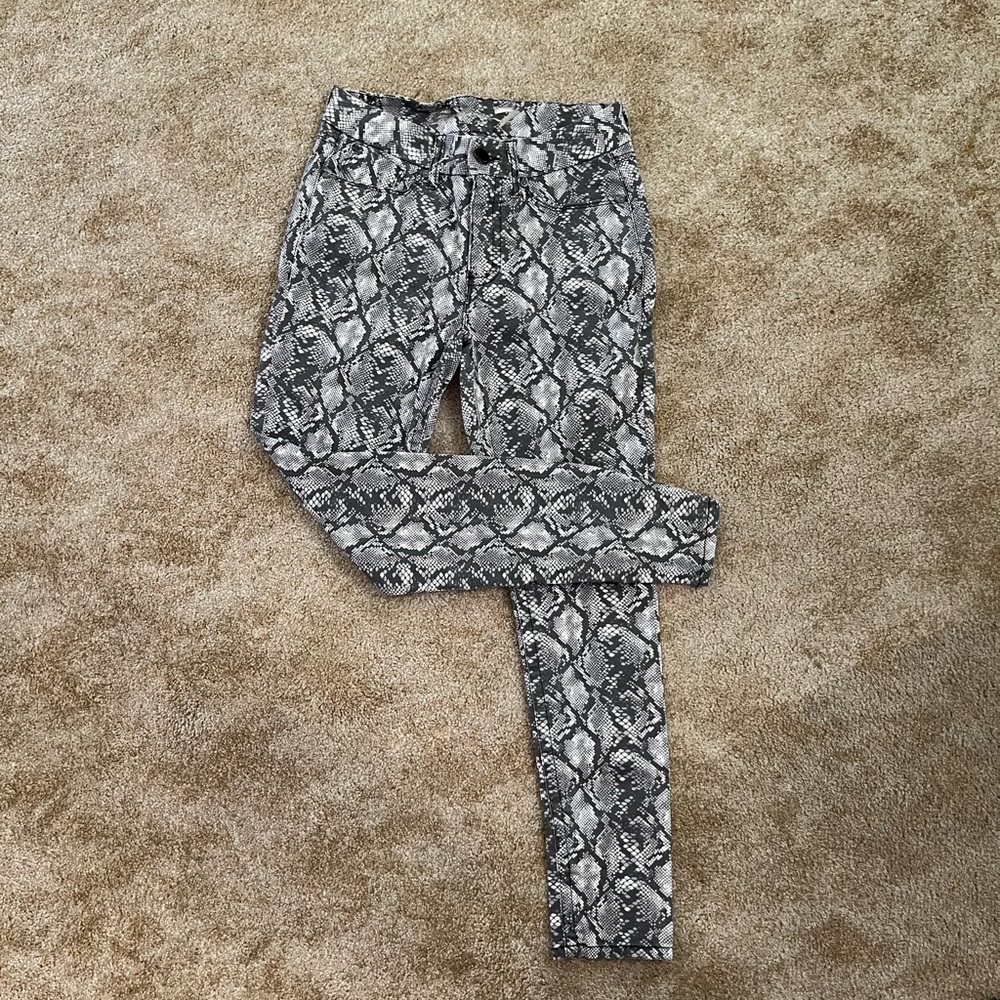 Seven7 Women's Black and Gray Snake Print Skinny Jeans